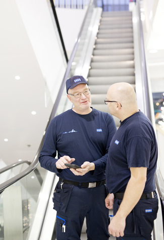 img_KONE_service-technicians-325x475